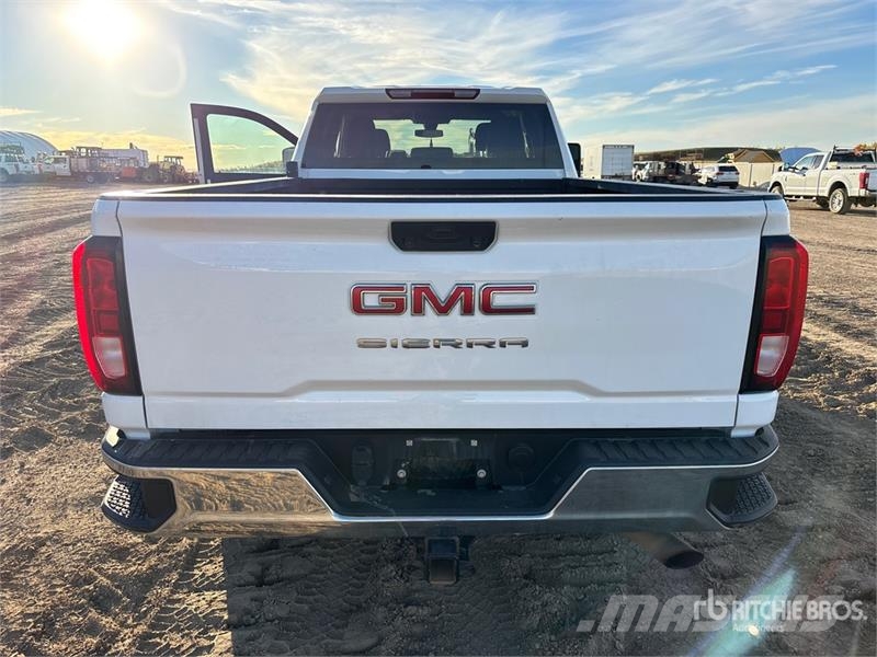 GMC 3500HD 4x4 Extended Cab Pickup Muu