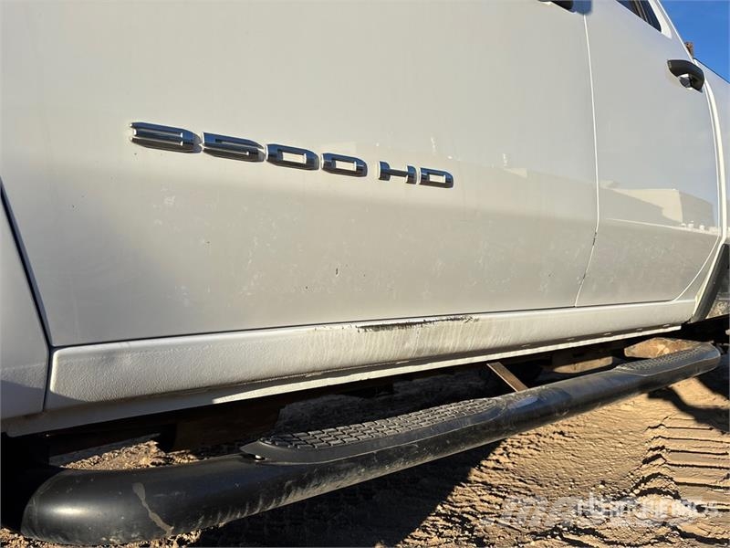 GMC 3500HD 4x4 Extended Cab Pickup Muu