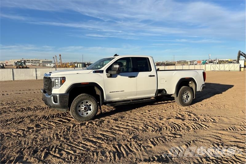 GMC 3500HD 4x4 Extended Cab Pickup Muu