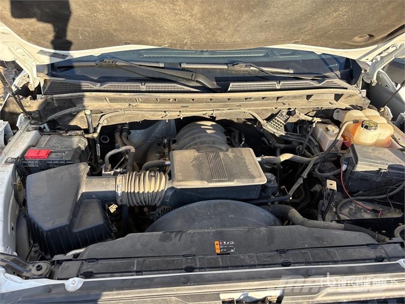GMC 3500HD 4x4 Extended Cab Pickup Muu