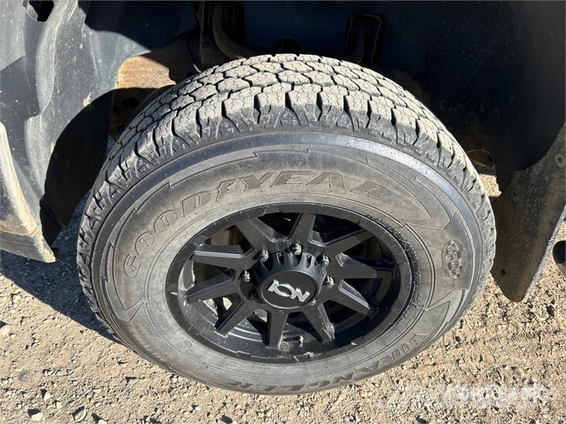 GMC 3500HD SLE 4x4 Crew Cab Pickup Egyéb