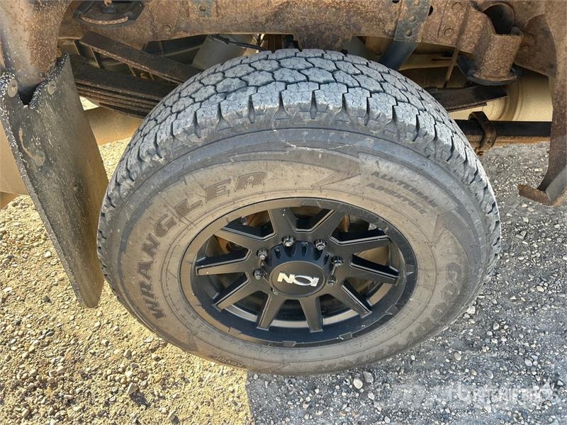GMC 3500HD SLE 4x4 Crew Cab Pickup Egyéb