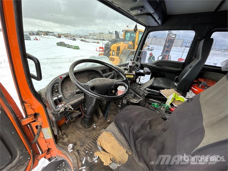 GMC 4x2 Cab and Chassis Kabine i unutrašnjost