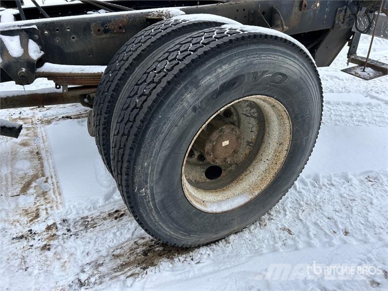 GMC 4x2 Cab and Chassis Kabine i unutrašnjost