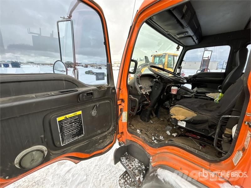 GMC 4x2 Cab and Chassis Kabine i unutrašnjost