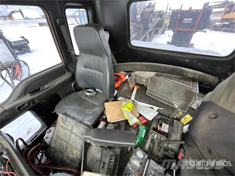 GMC 4x2 Cab and Chassis Kabine i unutrašnjost