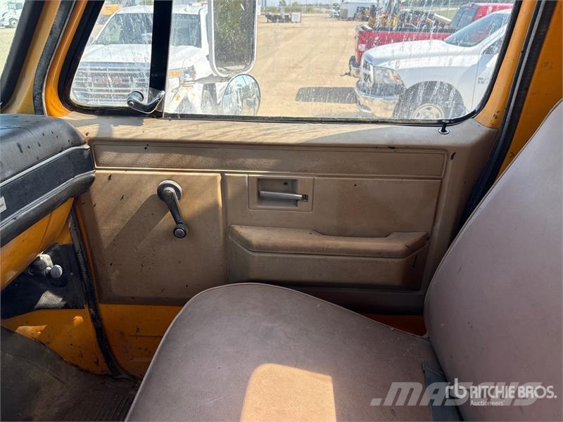GMC 4x2 Flatbed Truck Flatbed / Dropside trucks