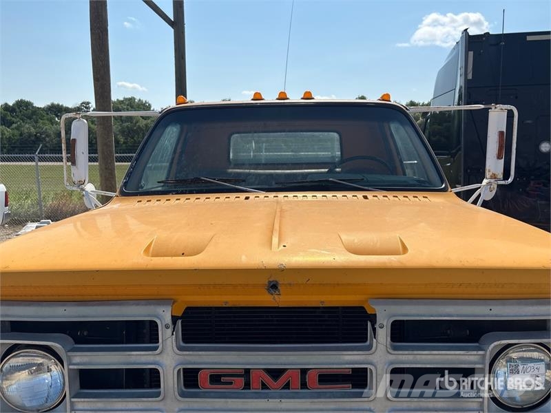 GMC 4x2 Flatbed Truck Flatbed / Dropside trucks