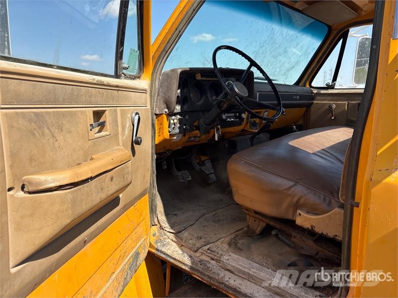 GMC 4x2 Flatbed Truck Flatbed / Dropside trucks