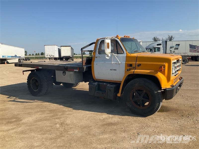 GMC 4x2 Flatbed Truck Camiones plataforma