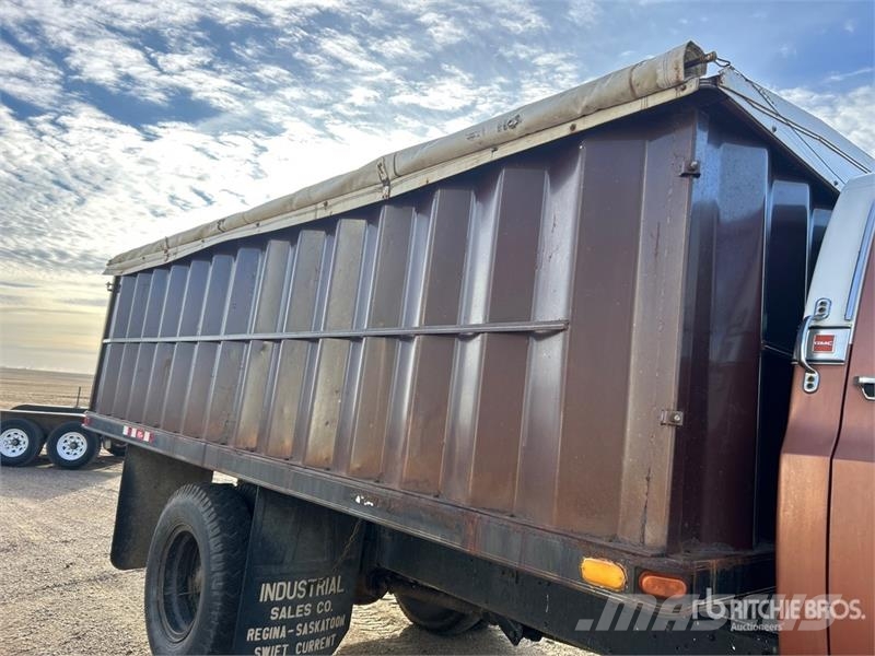 GMC 6000 4x2 Grain Truck зерновозы