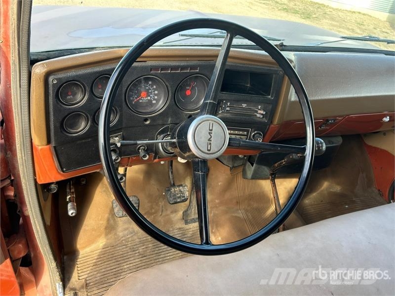 GMC 6000 4x2 Grain Truck зерновозы