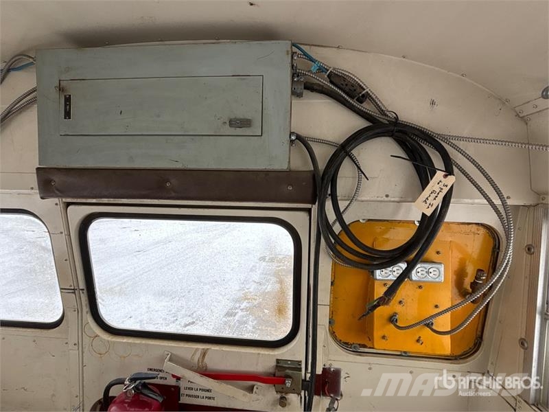 GMC B7 Bluebird 4x2 School Bus Minibusser