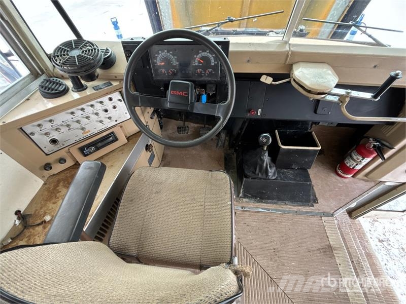 GMC B7 Bluebird 4x2 School Bus Minibusser