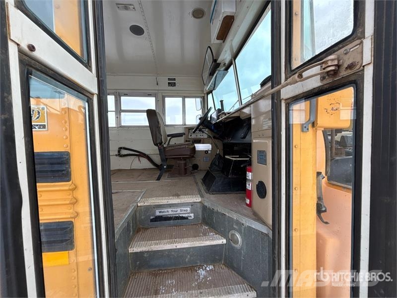 GMC B7 Bluebird 4x2 School Bus Minibusser