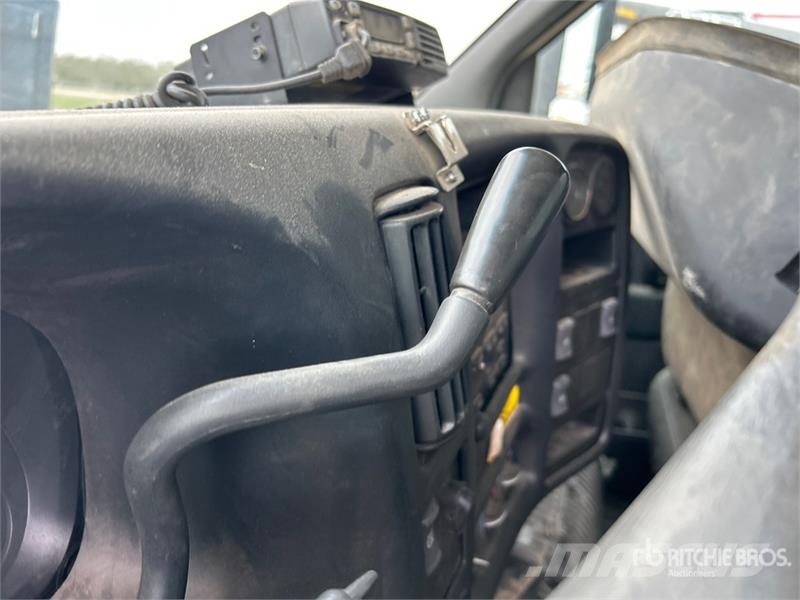 GMC C4500 4x2 Van Truck (Inoperable) Van Body Trucks