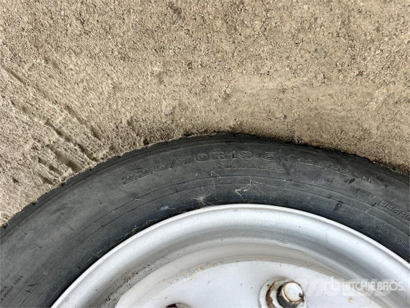 GMC C4500 4x2 Van Truck (Inoperable) Van Body Trucks