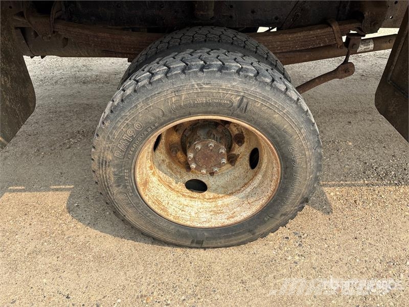 GMC C5500 Φορτηγά Kαρότσα με ανοιγόμενα πλαϊνά
