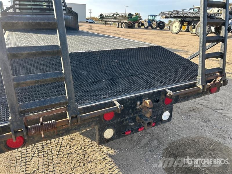 GMC C5500 Lastbil med lad/Flatbed