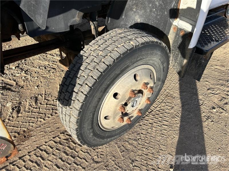 GMC C5500 Lastbil med lad/Flatbed