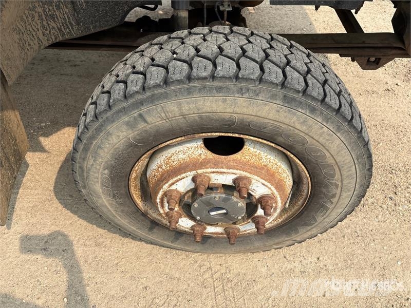 GMC C5500 Φορτηγά Kαρότσα με ανοιγόμενα πλαϊνά