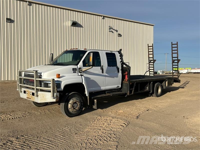 GMC C5500 Lastbil med lad/Flatbed