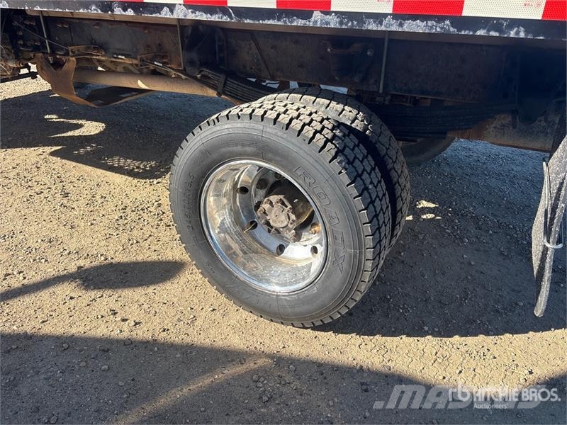 GMC C5500 Lastbil med lad/Flatbed