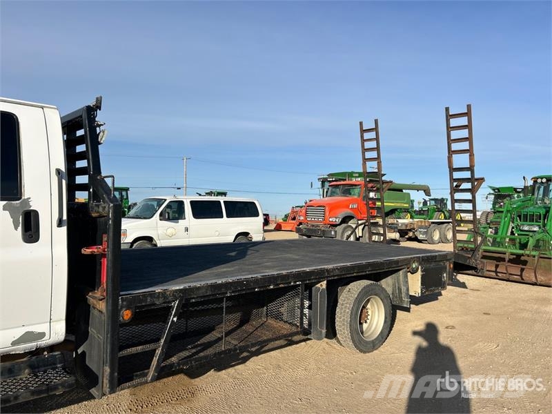 GMC C5500 Lastbil med lad/Flatbed