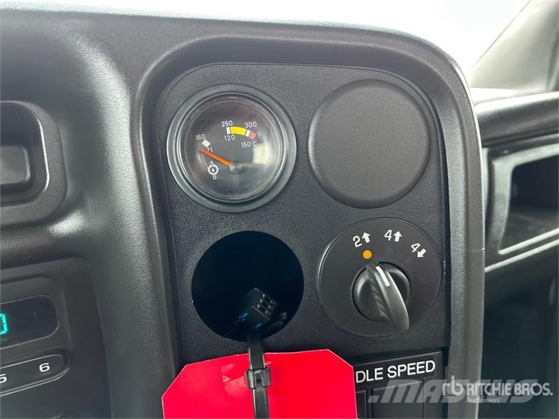 GMC C5500 4x4 Boom Truck شاحنات الرافعات