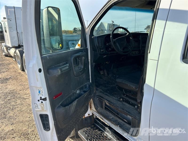 GMC C5500 4x4 Crew Cab Equipment Transport Truck Andere Fahrzeuge