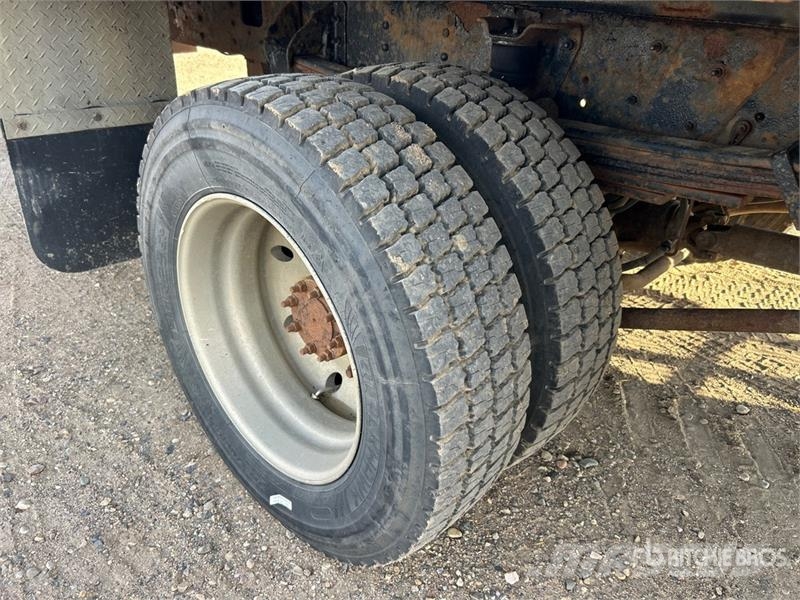 GMC C5500 4x4 Crew Cab Equipment Transport Truck Andere Fahrzeuge