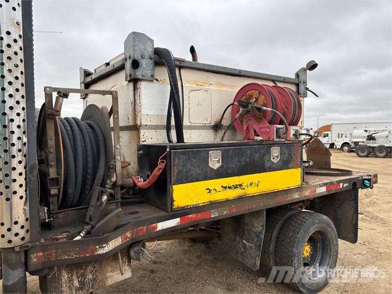 GMC C5500 4x4 Fuel Truck Tankwagen