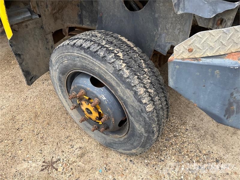 GMC C5500 4x4 Fuel Truck Tankwagen