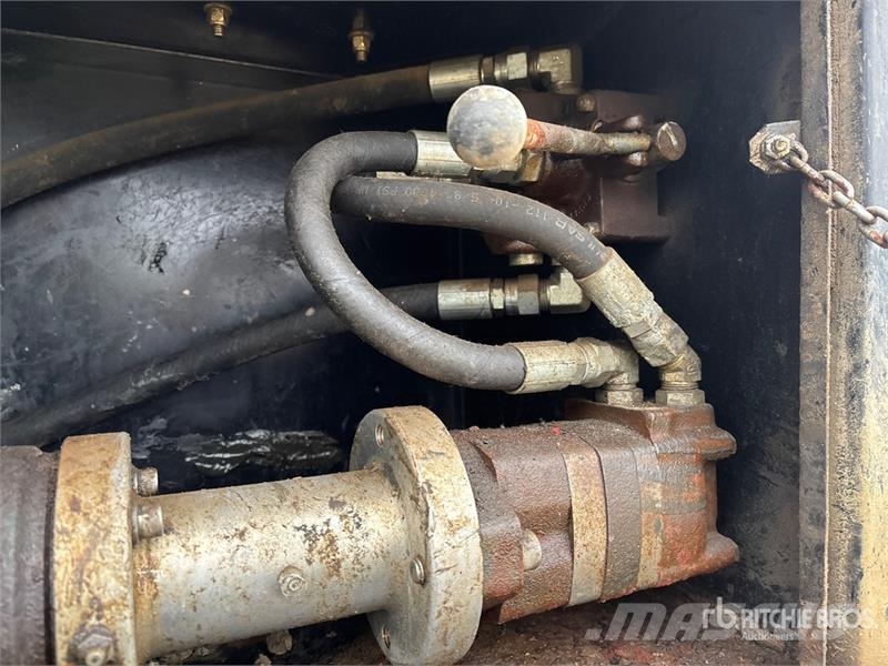 GMC C5500 4x4 Fuel Truck Tankwagen