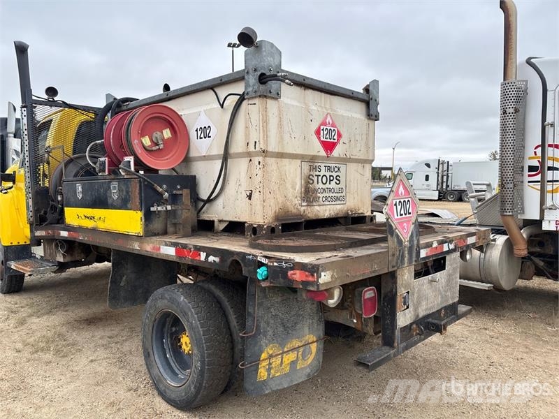 GMC C5500 4x4 Fuel Truck Tankwagen