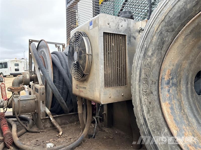 GMC C5500 4x4 Fuel Truck Tankwagen