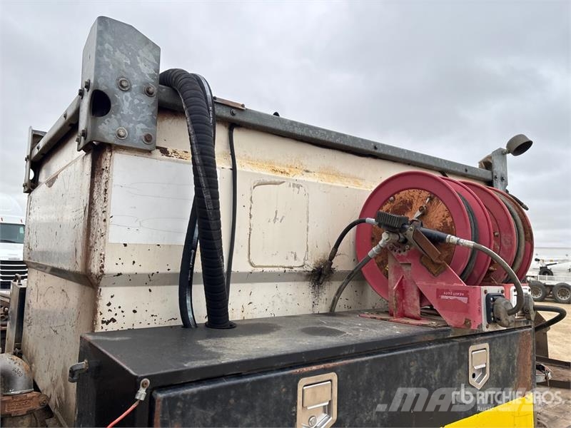 GMC C5500 4x4 Fuel Truck Tankwagen