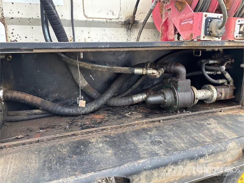 GMC C5500 4x4 Fuel Truck Tankwagen