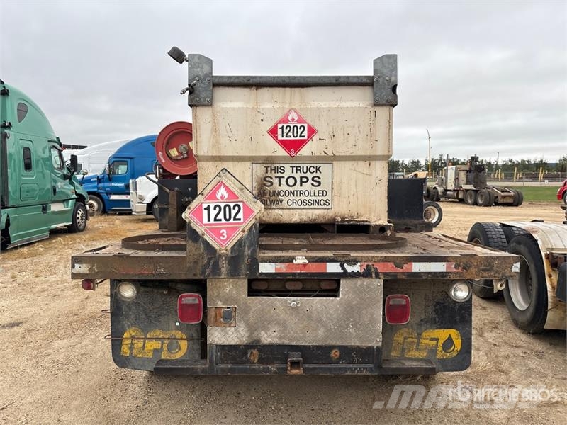 GMC C5500 4x4 Fuel Truck Tankwagen