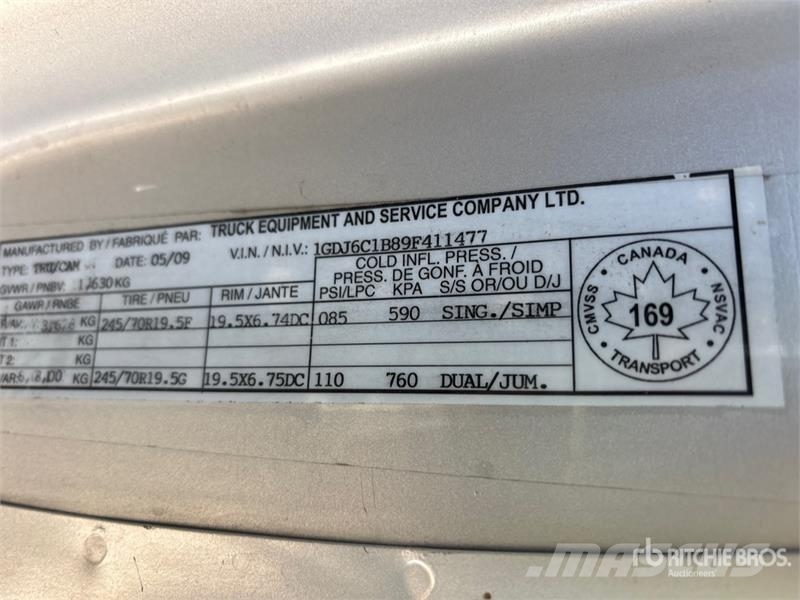 GMC C6500 4x2 Curtain Side Truck Тентовані вантажівки