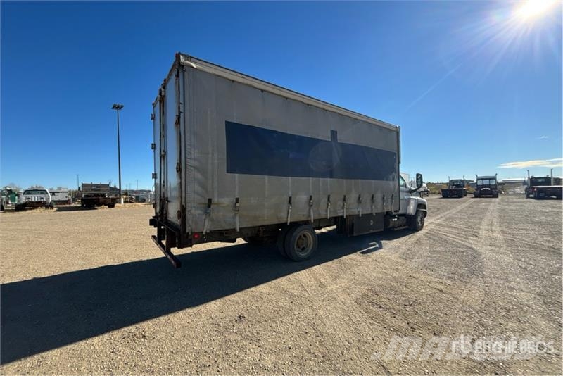 GMC C6500 4x2 Curtain Side Truck Тентовані вантажівки