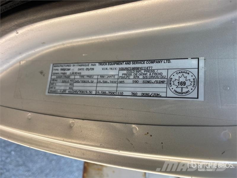 GMC C6500 4x2 Curtain Side Truck Тентовані вантажівки