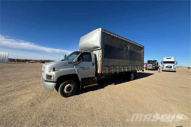 GMC C6500 4x2 Curtain Side Truck Тентовані вантажівки