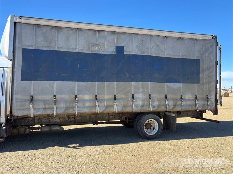 GMC C6500 4x2 Curtain Side Truck Тентовані вантажівки