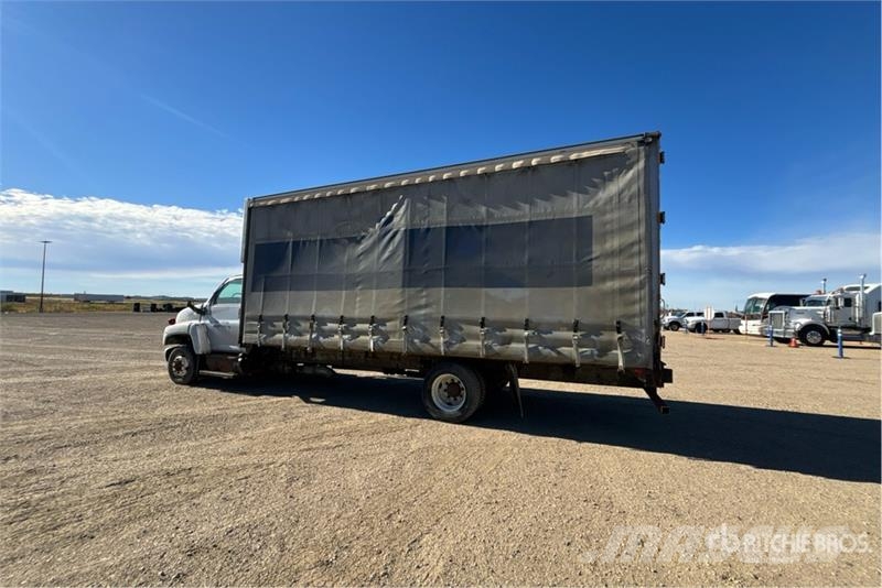 GMC C6500 4x2 Curtain Side Truck Тентовані вантажівки