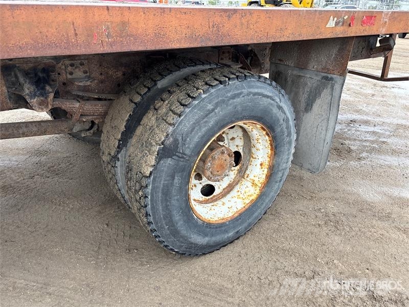 GMC C7500 Flatbed / Dropside trucks