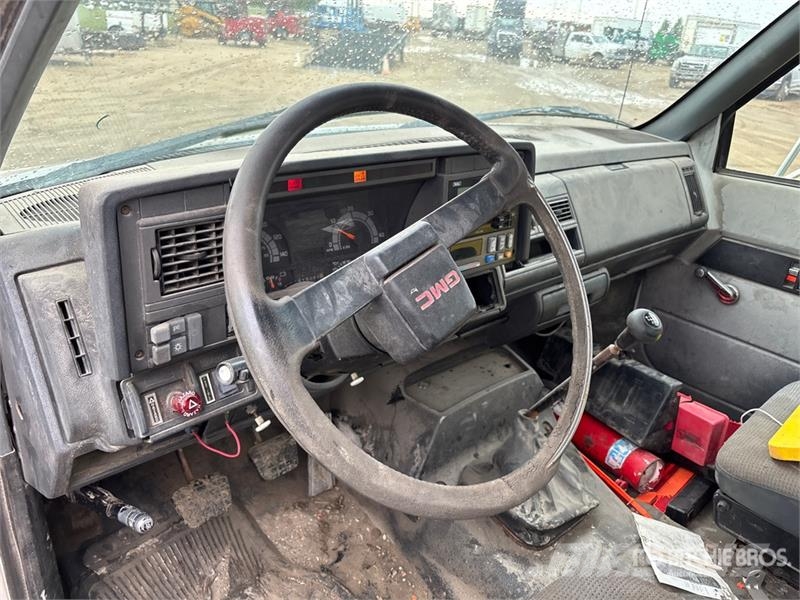 GMC C7500 Flatbed / Dropside trucks