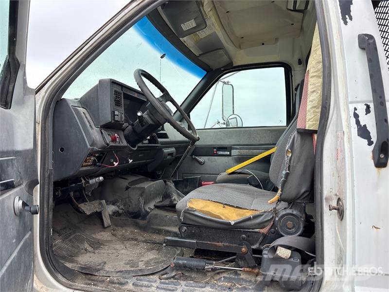 GMC C7500 Flatbed / Dropside trucks