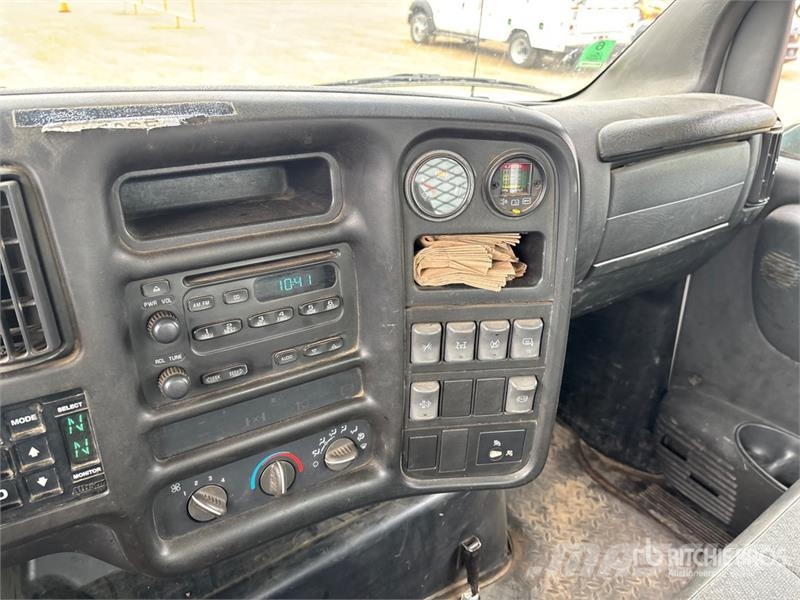 GMC C7500 4x2 Flatbed Truck Platte bakwagens