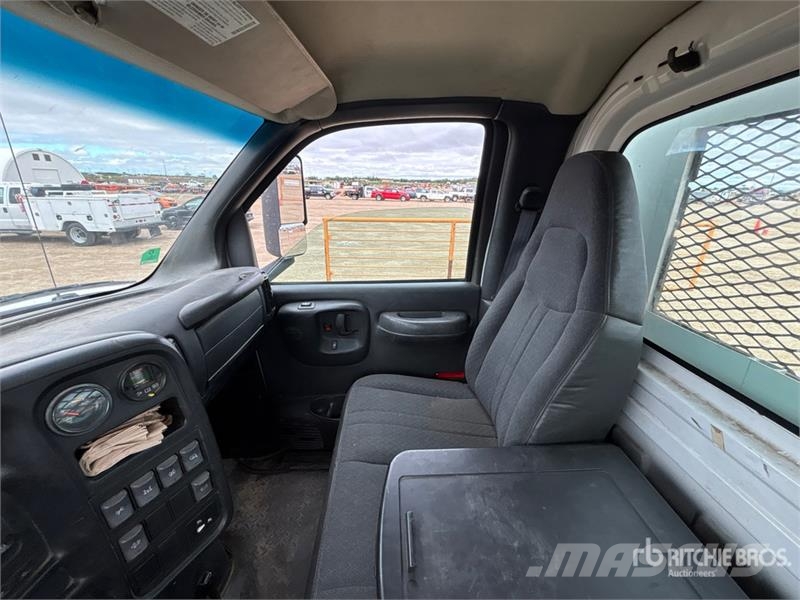 GMC C7500 4x2 Flatbed Truck Platte bakwagens